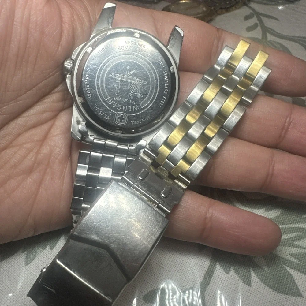 Working Wenger Genuine Swiss 100M Men's Quartz 38mm Steel watch-Missing Pin